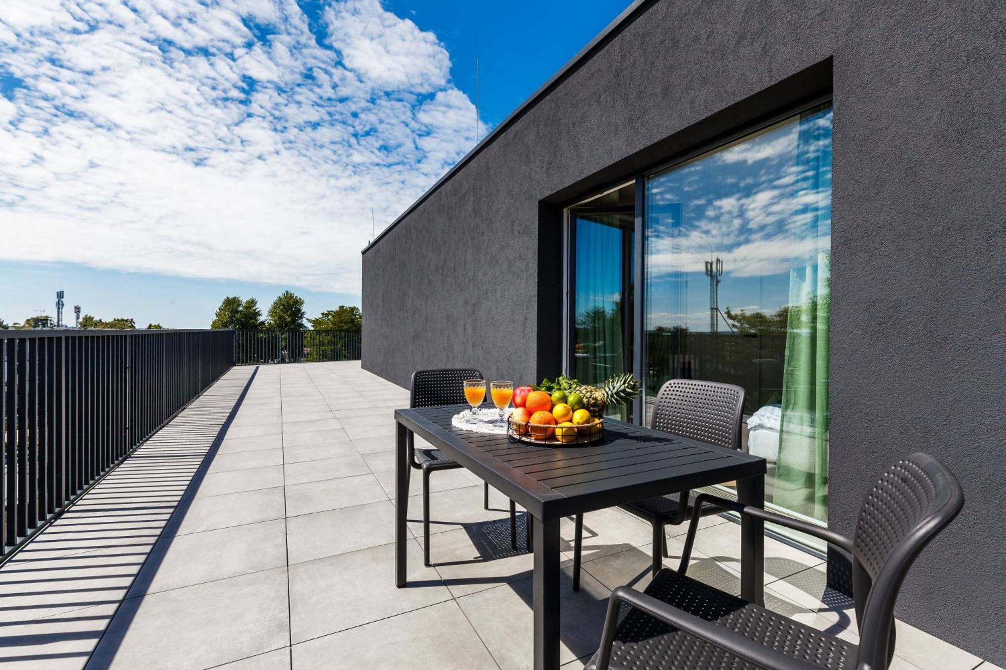 Apartamenty Pilice ยาสต์เชอเบีย กูรา ภายนอก รูปภาพ
